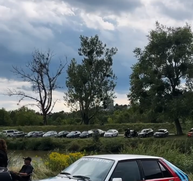 Výstava áut a motoriek v auguste pri brehoch Hornádu. (zdroj: Archív M.S:)