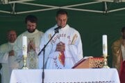 Peter Čarnecký dal prvé novokňazské požehnanie v rodnej obci Čierne.
