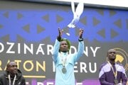 Víťazom 102. ročníka Medzinárodného maratónu mieru (MMM) v novom traťovom rekorde sa stal Keňan Moses Kipngetich Kemei.