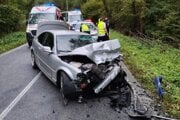 Havarované vozidlo značky BMW.