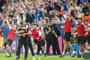 Radosť na slovenskej lavičke po víťazstve 2:0 nad Nemeckom v úvodnom kvalifikačnom zápase na MS 2026.



 



- Slovensko
- šport
- futbal
- MS
- kvalifikácia
- SR
- Nemecko
- A
- skupina
- BAX