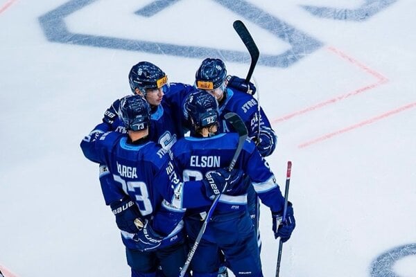 Radosť hokejistov HC Slovan Bratislava v zápase Tipsport ligy proti HK Dukla Michalovce.