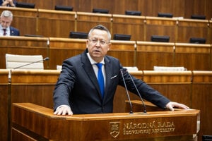 Parlament o rozpočte: Opozícia hľadá fantóma, Kamenický mal aj iný program