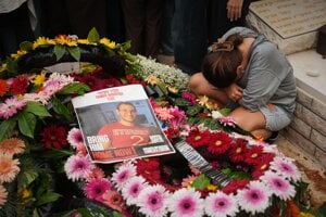 Hrob zavraždeného izraelského rukojemníka Tamira Nimrodiho. Jeho telo bolo vrátené z Gazy v rámci dohody o prímerí medzi Izraelom a Hamasom. 