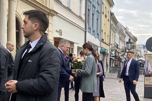 Robert Fico víta Juliju Svyrydenkovú. 