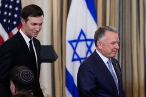 Jared Kushner (vľavo) a Steve Witkoff, poradcovia amerického prezidenta Donalda Trumpa.