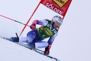 Talianska lyžiarka Marta Bassinová počas obrovského slalomu v Söldene.