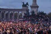 Demonštrácia priaznivcov strany TISZA. 