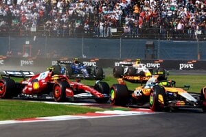 F1 ako preteky kosačiek. Mexiko prinieslo chaos, dvojitý meter a tiež okamih hrôzy