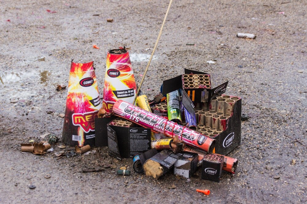 Ak sa neviete vzdať pyrotechniky, aspoň ju upracte. (zdroj: Pixabay.com)