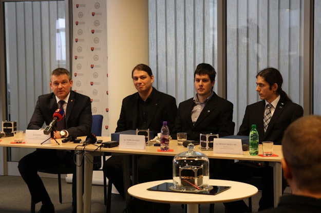 SkCUBE satellite being presented at a press conference on January 7, 2016.