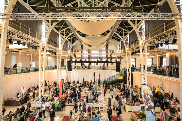 Trh-Piac-Market in the Old Market-hall.