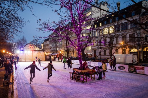 Skating at Hviezdoslavovo Square.