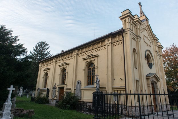 The chapel serves to the Baptist Church.