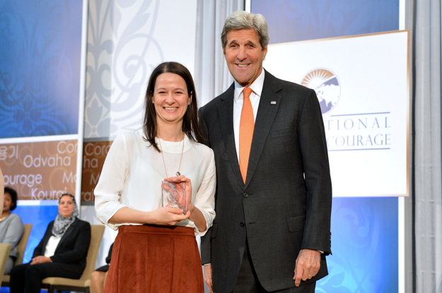 US Secretary of State John Kerry presents the 2016 International Women of Courage Award to Zuzana Števulová of Slovakia, Director of the Human Rights League, at the U.S. Department of State in Washington, D.C., on March 29, 2016.