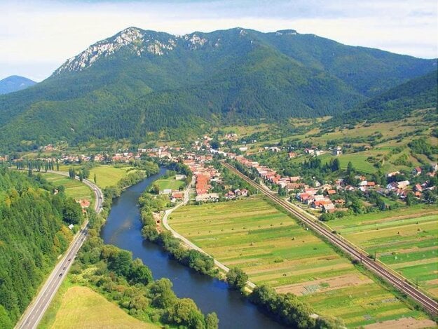 The village of Stankovany in northern Slovakia lies at the foot of Šíp peak.