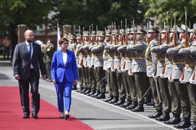 Defence ministers Jaroslav Naď of Slovakia and Annegret Kramp-Karrenbauer of Germany met in Bratislava.