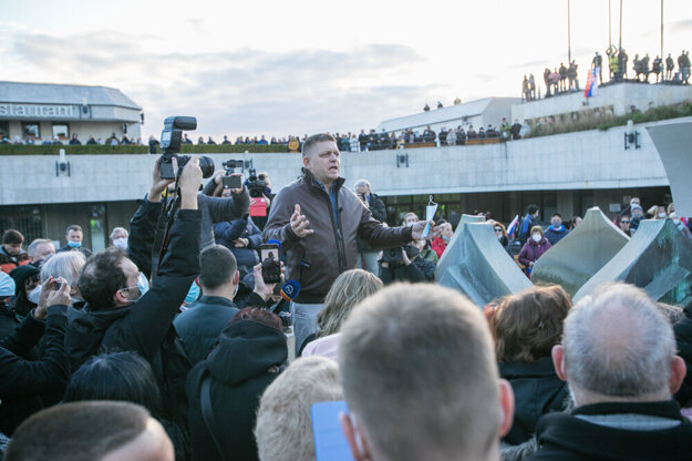 MP Robert Fico addresses the crowd at the gathering his Smer organised on November 17, 2020.