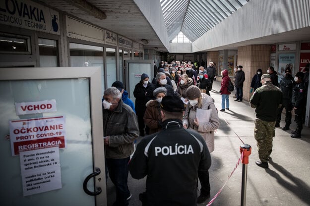 Tens of pensioners registered to be given a Covid-19 vaccine jostled in front of the University Hospital in Bratislava’s Ružinov on March 11. 