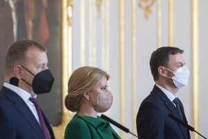 Speaker of Parliament Boris Kollár (l), President Zuzana Čaputová (centre) and PM Eduard Heger (r) met on April 28 to sign a letter on the Slovak recovery plan that will be addressed to EC President Ursula von der Leyen.