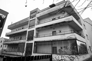 Named after Žilina priest and mayor Tomáš Ružička, the house was designed by architect Michal Maximilián Scheer in 1931. People from socially disadvantaged backgrounds lived here until 1990, when nuns moved in.