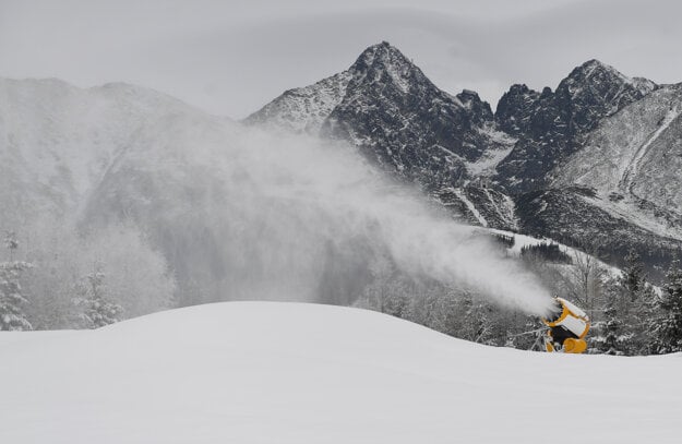 Tatranská Lomnica will kick off this year's ski season on December 18, 2021.