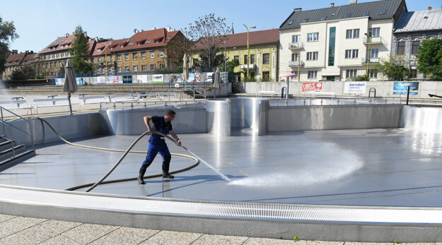 Košice has started to prepare for the summer season. A man is cleaning a local outdoor swimming pool.