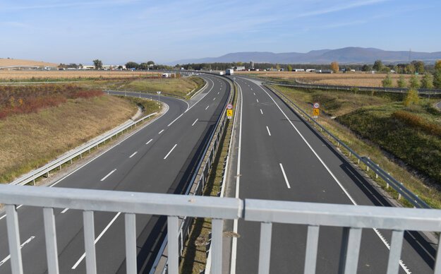 The M30 motorway between Miszkolc, Hungary, and the Slovak-Hungarian border crossing in Tornyosnémeti. 