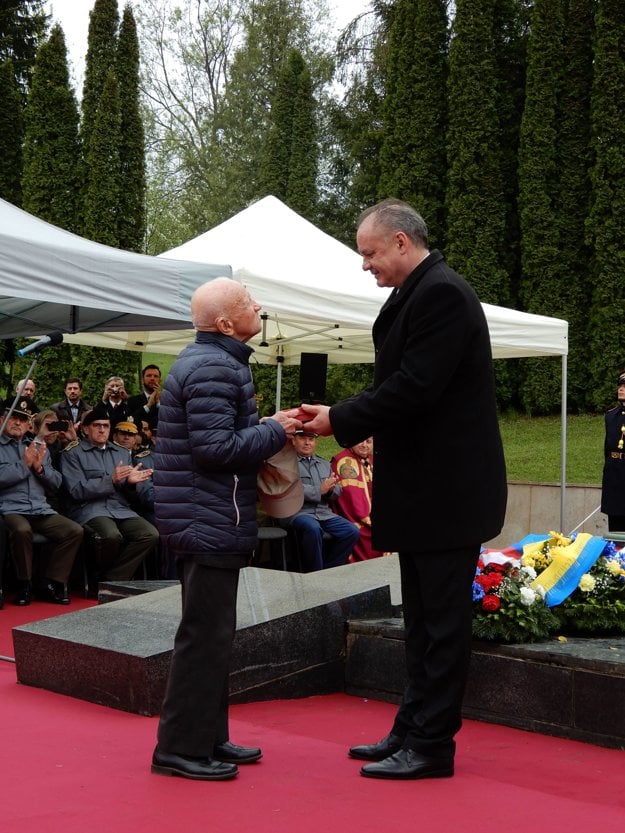 President Andrej Kiska at the commemorative event bestowed a state awards to four war veterans. Nikolai Alexandrovich Melnikov received the award in person.