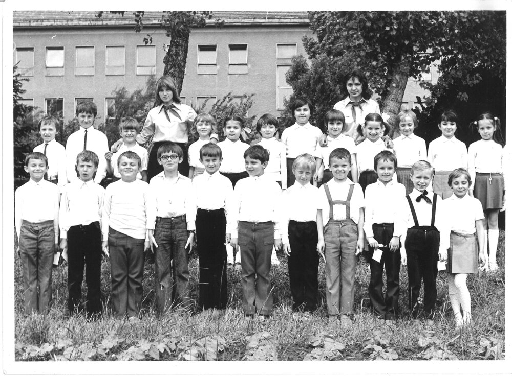 Jana Plulíková as a pioneer in 1977 (fifth from right in the upper row)