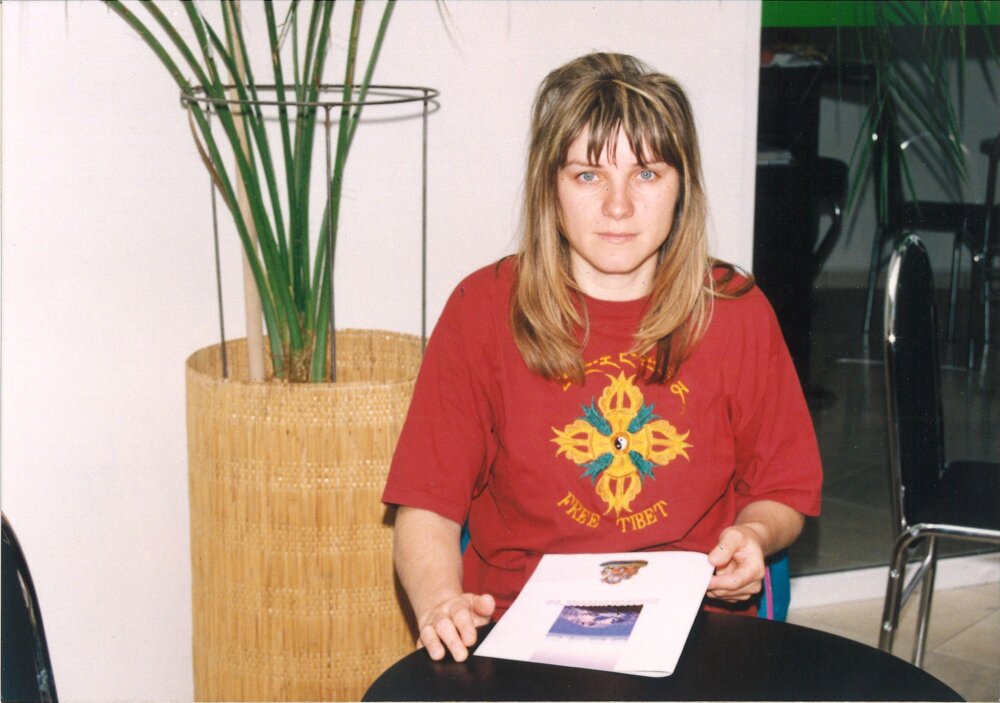 Jana Plulíková wears a Free Tibet t-shirt in 1998