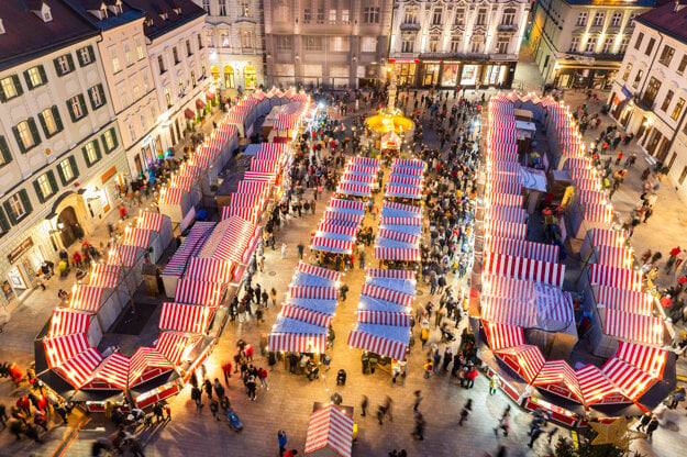 The Christmas market on Main Square.