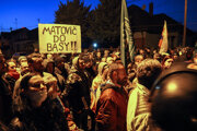 The far-right ĽSNS organised a protest in front of PM Igor Matovič's house in Trnava.