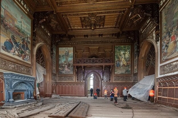 Parts of the Rusovce Manor House repaired during the last reconstruction works halted in 2000 already falling apart.