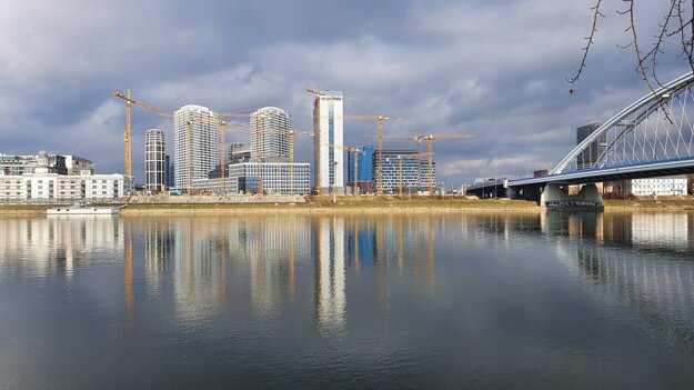 The Danube embankment is growing with new constructions.