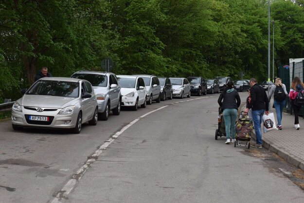 Cars bought by Ukrainian people in the EU near the Ubľa border crossing in eastern Slovakia.