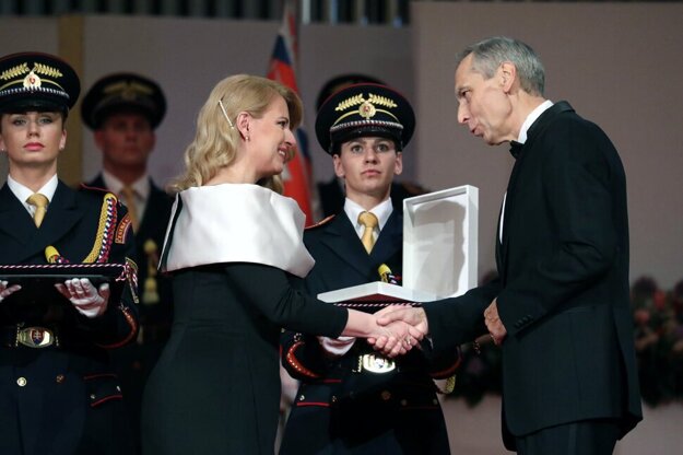 Ján Figeľ receives the highest state award for Púčik, Tunega and Tesár from President Zuzana Čaputová.