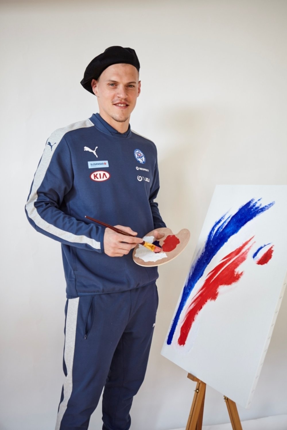 Slovak team captain Martin Škrtel preferred to pose as a painter with the french tricolore.
