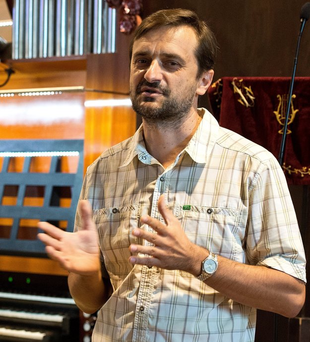 Organist Stanislav Šurin