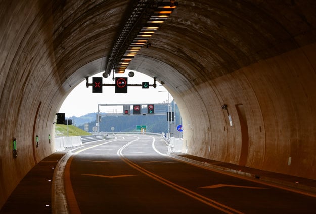 The tunnel of the D3 highway section Svrčinovec-Skalité. 