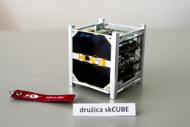 The skCUBE satellite