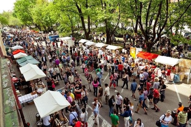 Good Market in Jakubovo Square