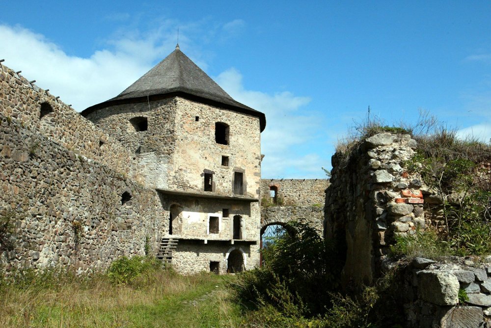Bzovík is a former monastery rebuilt into a fortress.