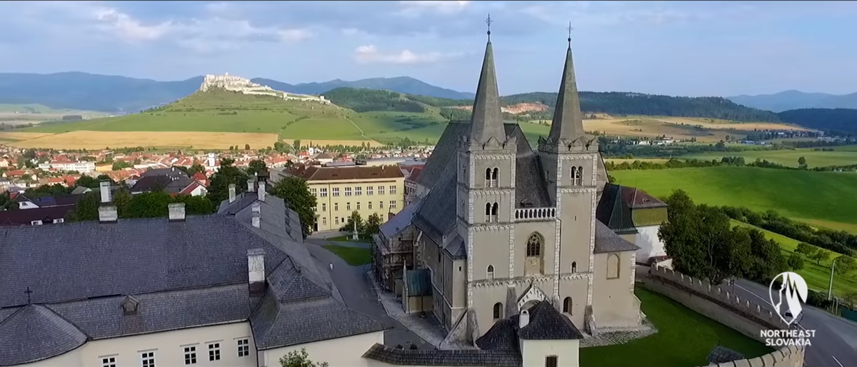 čierna krémová mačička kurva
