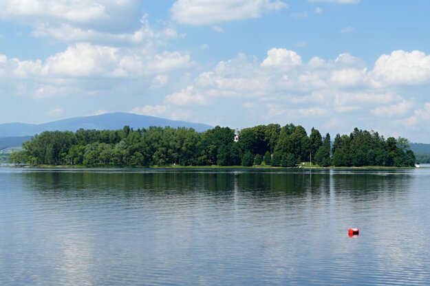 Slanec Island