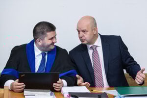 Pavol Rusko (r) and his lawyer Michal Mandzák during the September 20 trial.