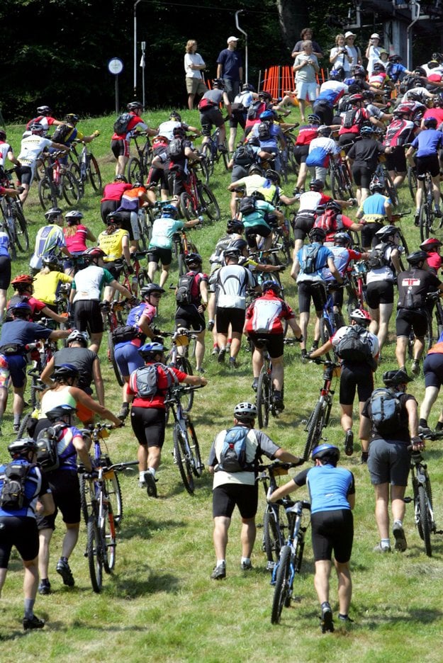 On some cycling routes one might get into a traffic jam.