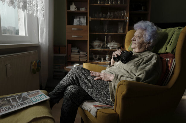 Photographer Marek Pupák takes pictures of his grandmother. He also created the blue.grandma profile on Instagram, where he posts the photos of her.