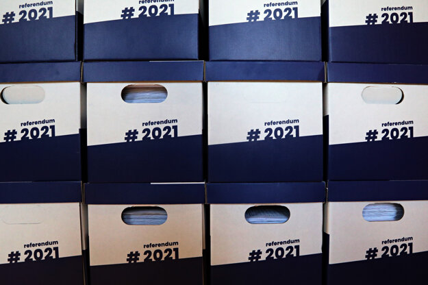 Boxes with more than 585,000 signatures under the petition for holding the referendum on snap election were delivered to the Presidential Palace in early May.