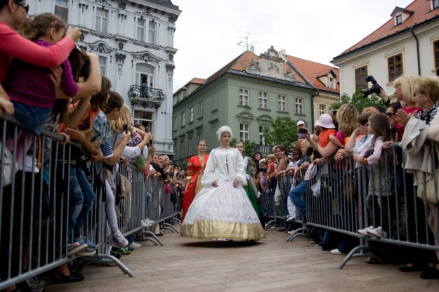 Bratislava si pripomína slávnu korunovačnú históriu každoročnou znovuobjavovaním korunovačných obradov. 